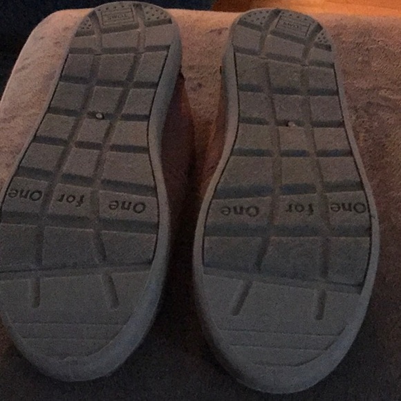 TOMS YOUTH SIZE 3 GRAY CANVAS RUBBER SOLE USED - Picture 2 of 7